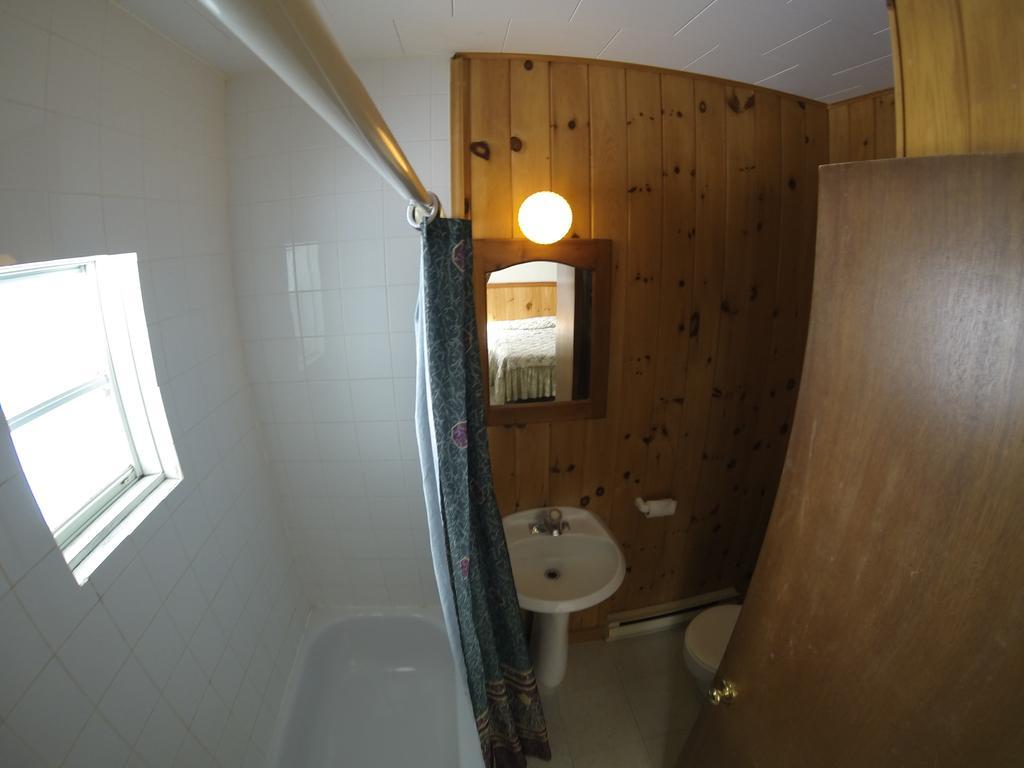 Motel Le Fleuron Saint-Donat Habitación foto