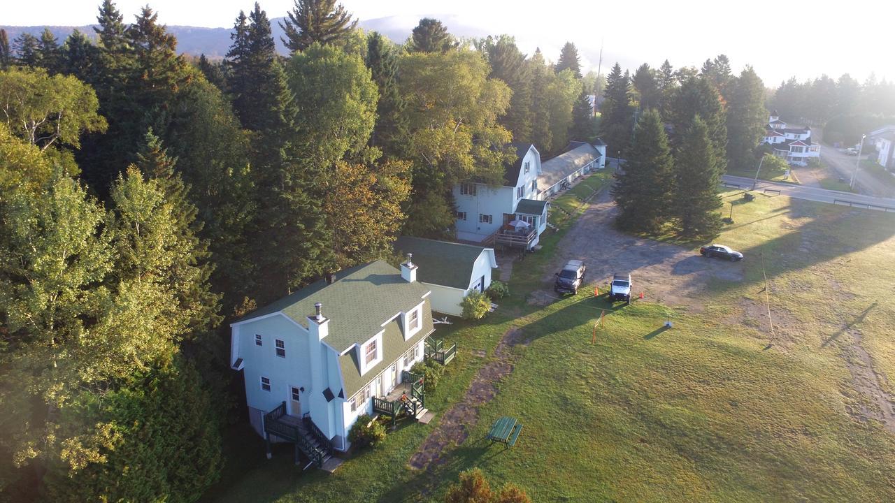 Motel Le Fleuron Saint-Donat Exterior foto