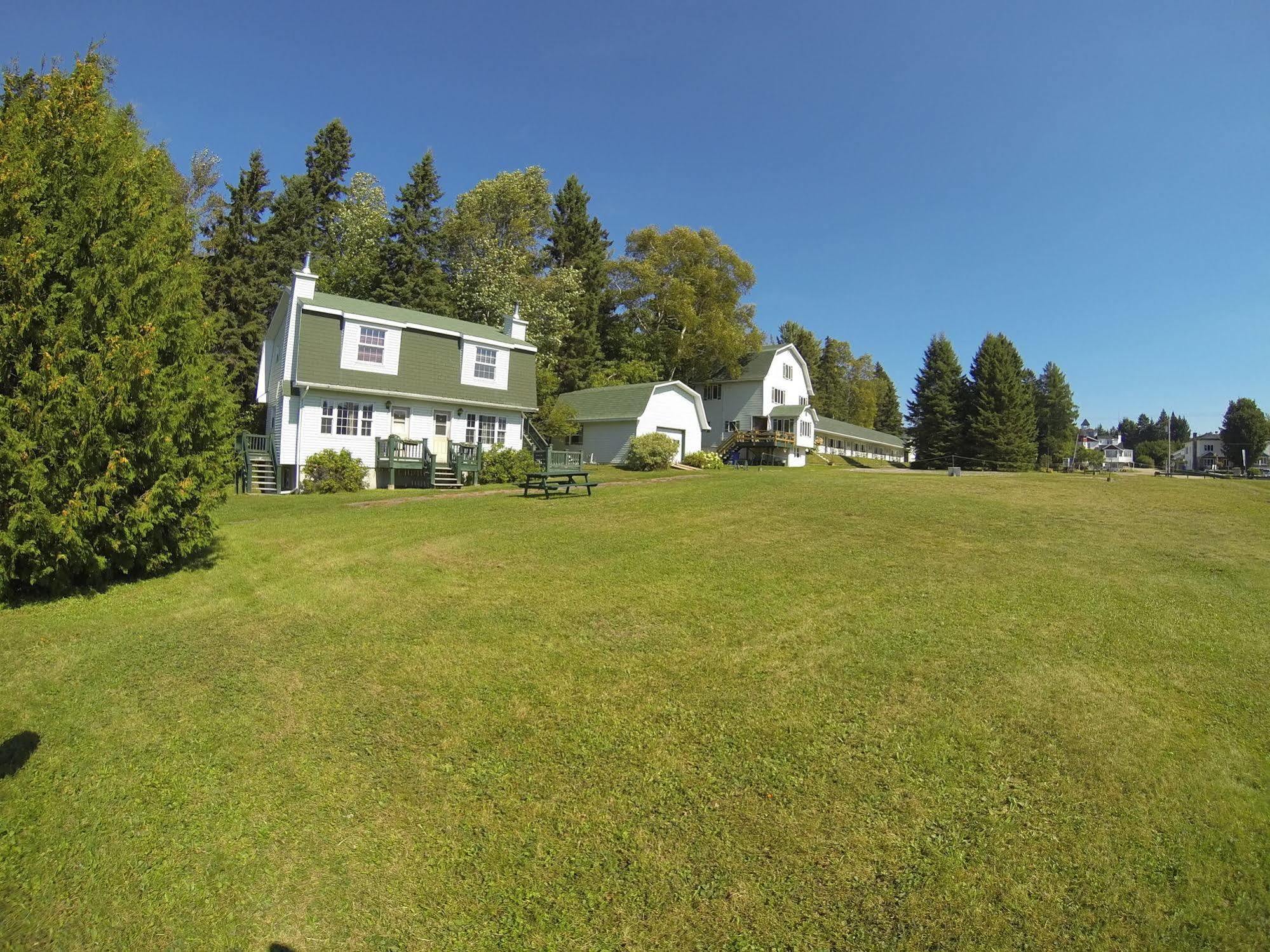 Motel Le Fleuron Saint-Donat Exterior foto