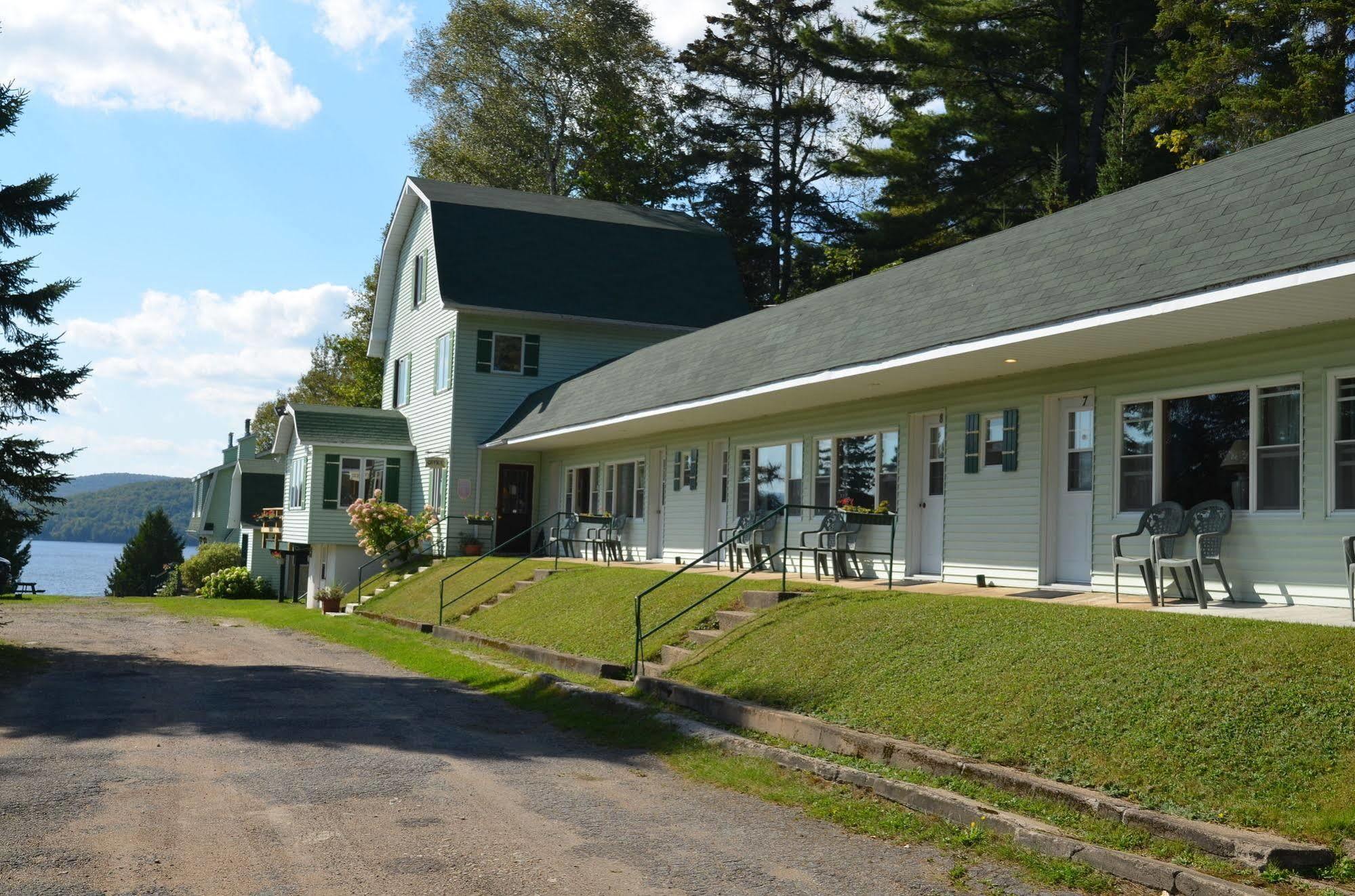 Motel Le Fleuron Saint-Donat Exterior foto
